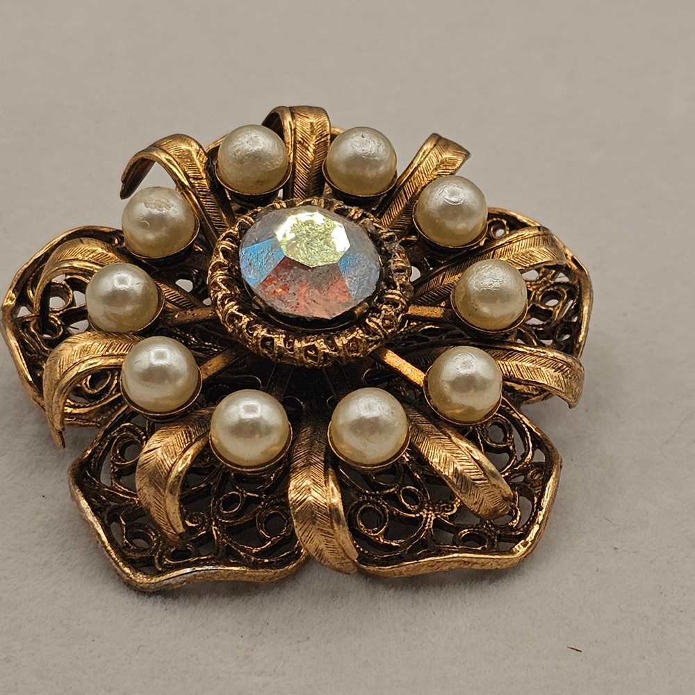 Vintage Floral Rhinestone Cluster Brooch Gold Tone Faux Pearl & AB Steampunk Pin - Picture 5 of 10
